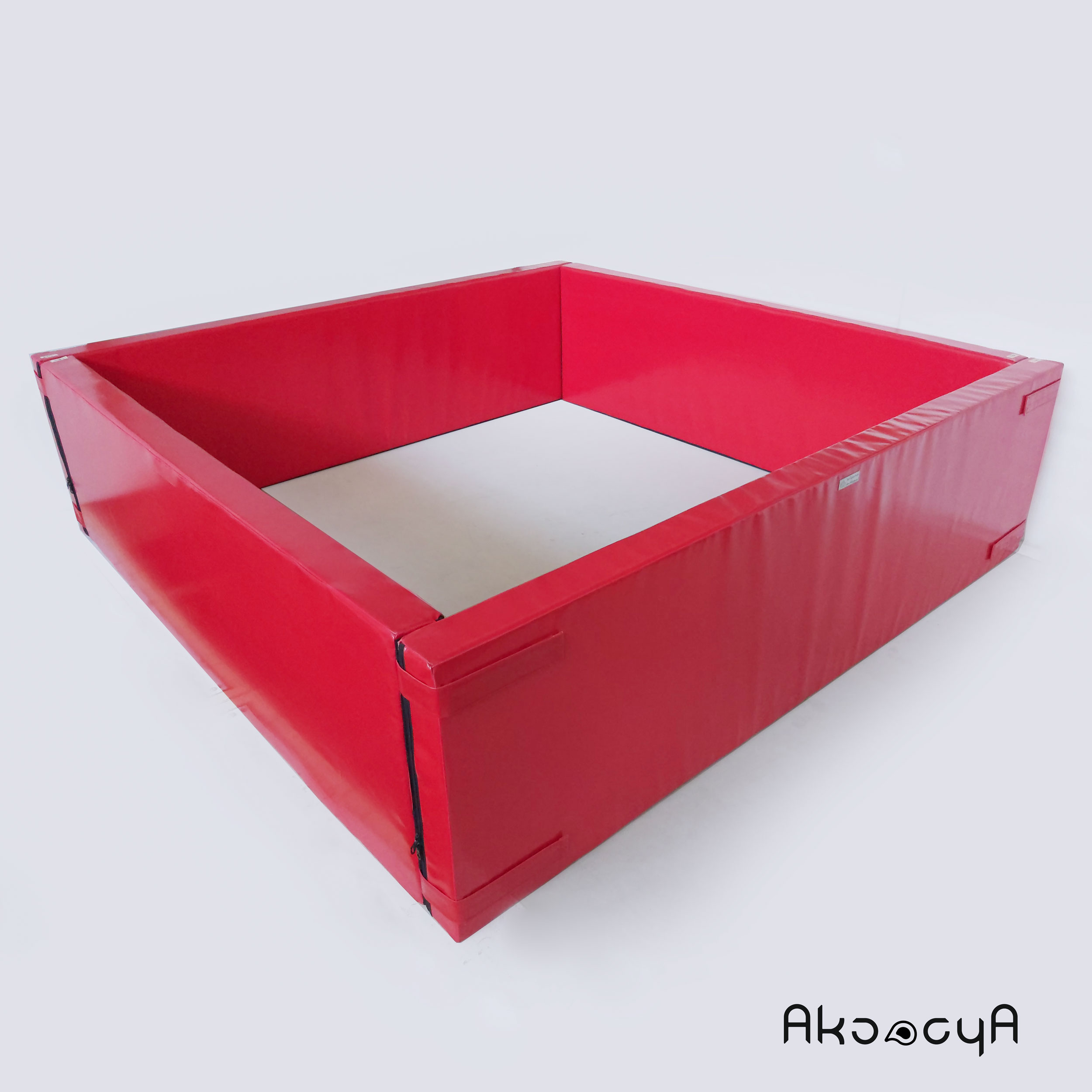 استخر مربعی 220 × 220