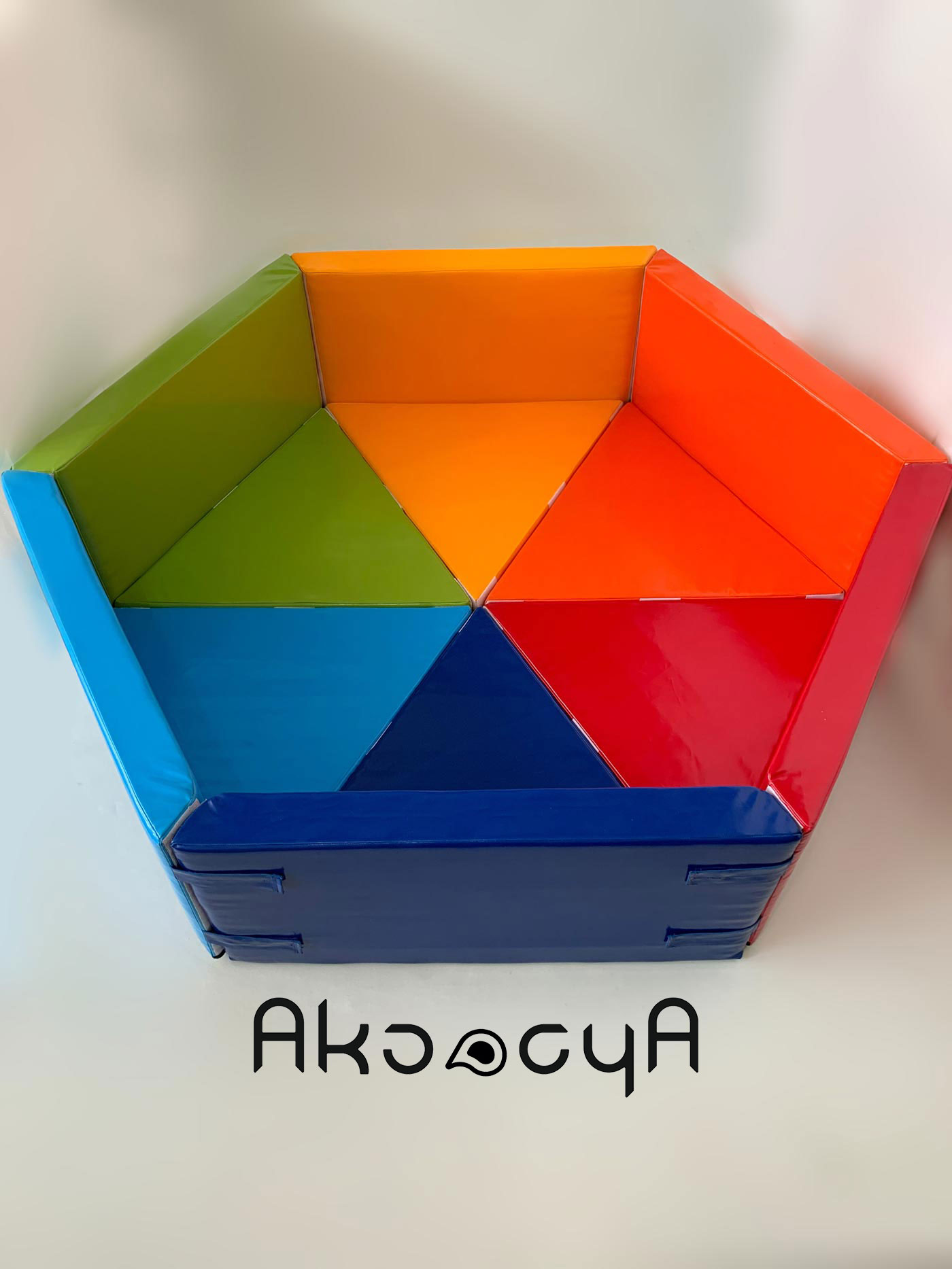 استخر توپ و ماسه