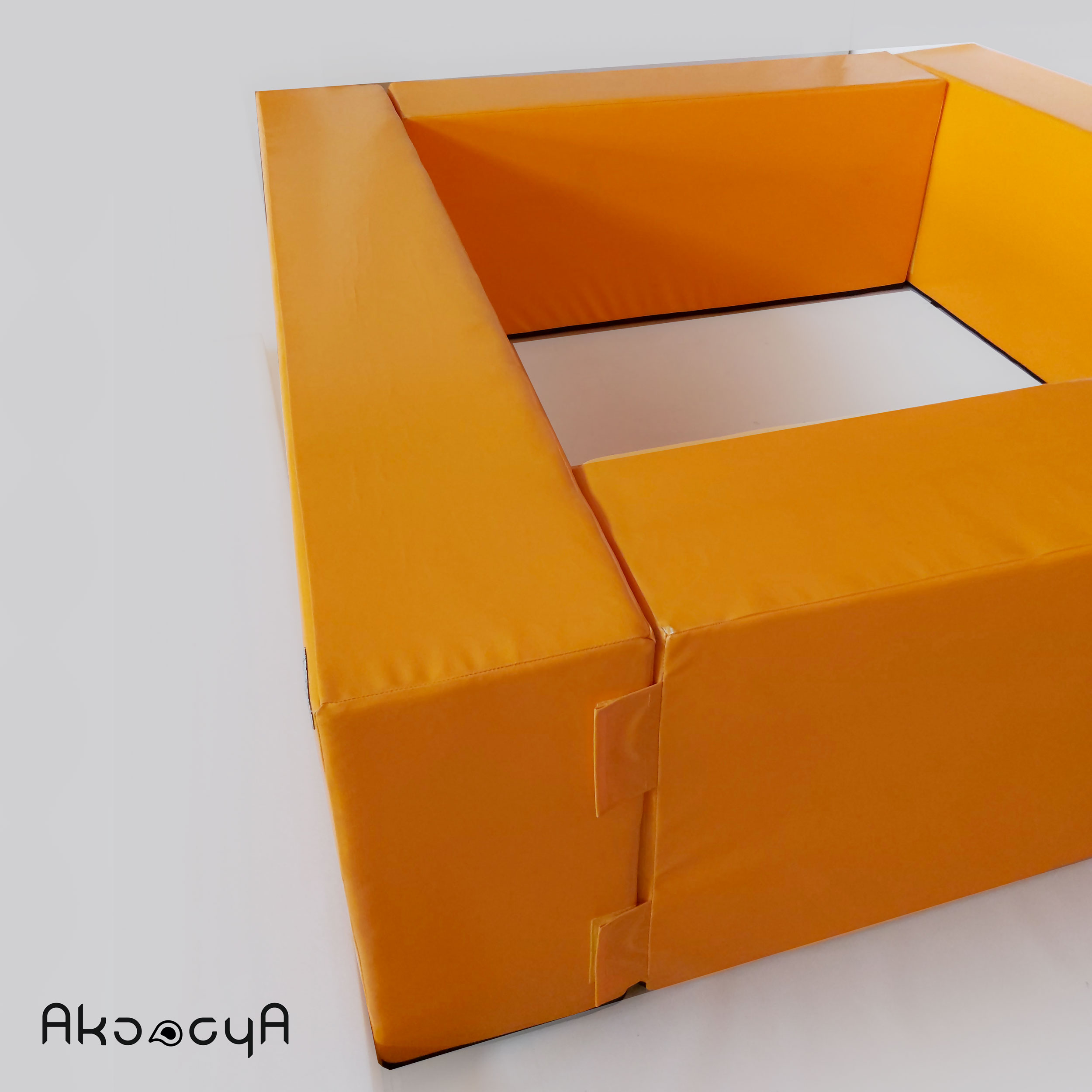 استخر مربعی 260 × 260